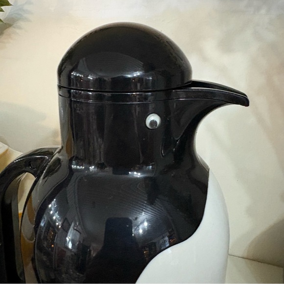 Vintage 1980s Metrokane Penguin Thermal 1 Quart Carafe With Googly Eyes - Picture 7 of 10